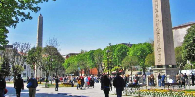 Βυζαντινός ιππόδρομος με τους οβελίσκους