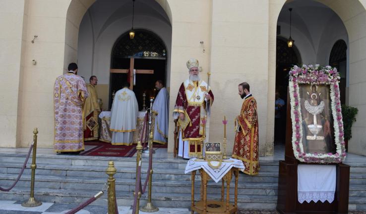 Υπαιθρίως με λαμπρότητα η πανήγυρις της Ζωοδόχου Πηγής