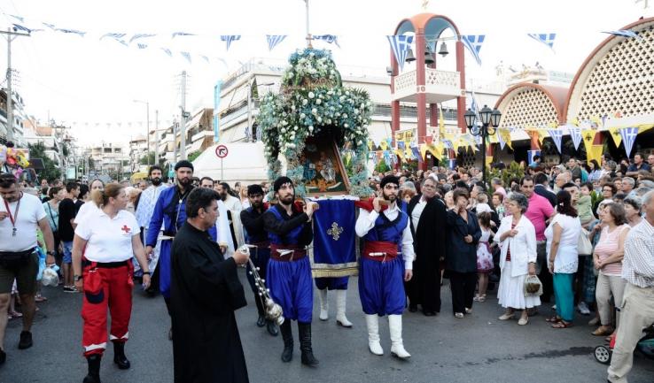 Η πανήγυρη της Αγ. Τριάδος στην Πετρούπολη